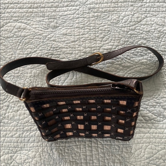 Vintage Black and Tan Leather Crossbody Bag with Woven Design - Picture 7 of 8
